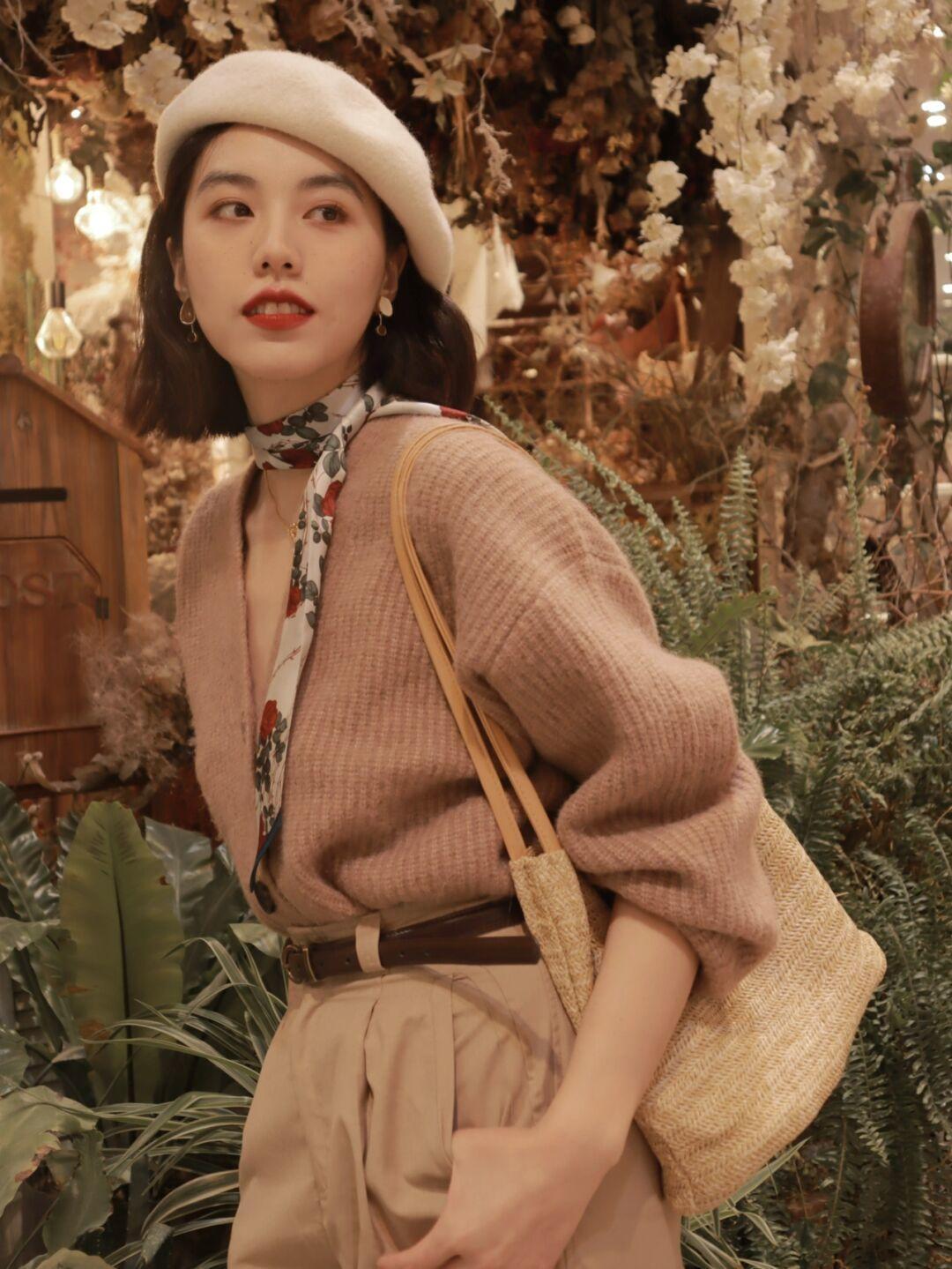 开衫毛衣宽松慵懒风内搭推荐,慵懒大版宽松毛衣开衫怎么搭配