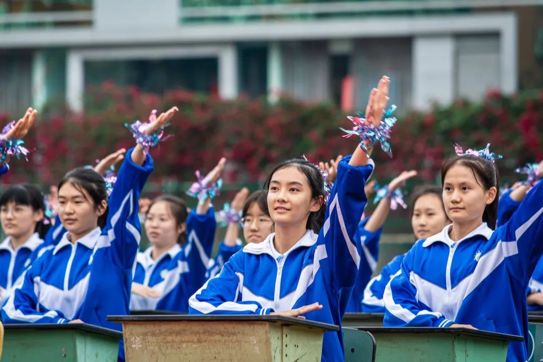 师徒结对薪火传，魔棒点火显智慧！华西中*运学**动会开幕式，燃了