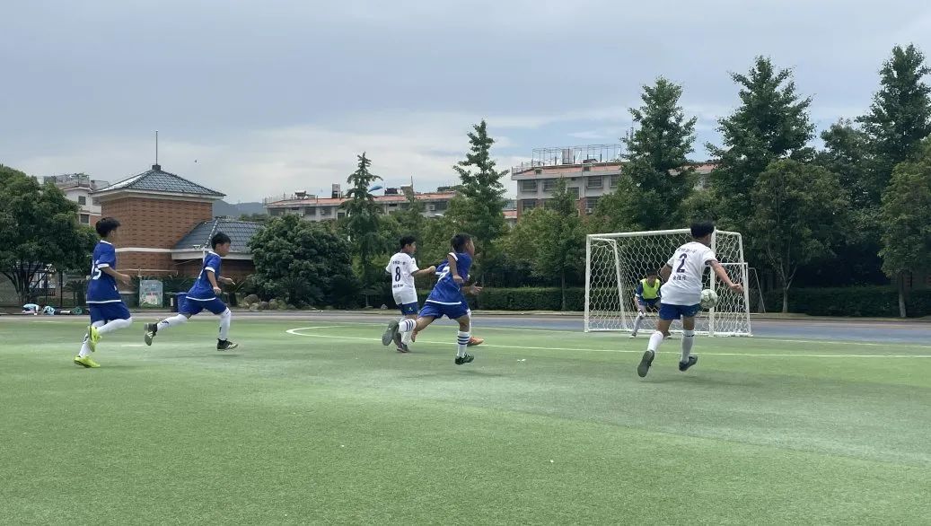 足够精彩校园足球联赛火热进行中,驰骋绿茵足球