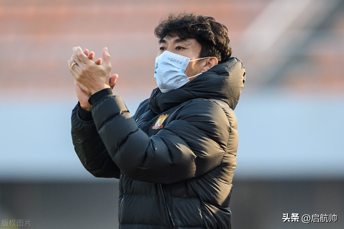 第一次喝汾酒是广州队捧起亚冠冠军，年夜饭上的那杯“酒”更讲究