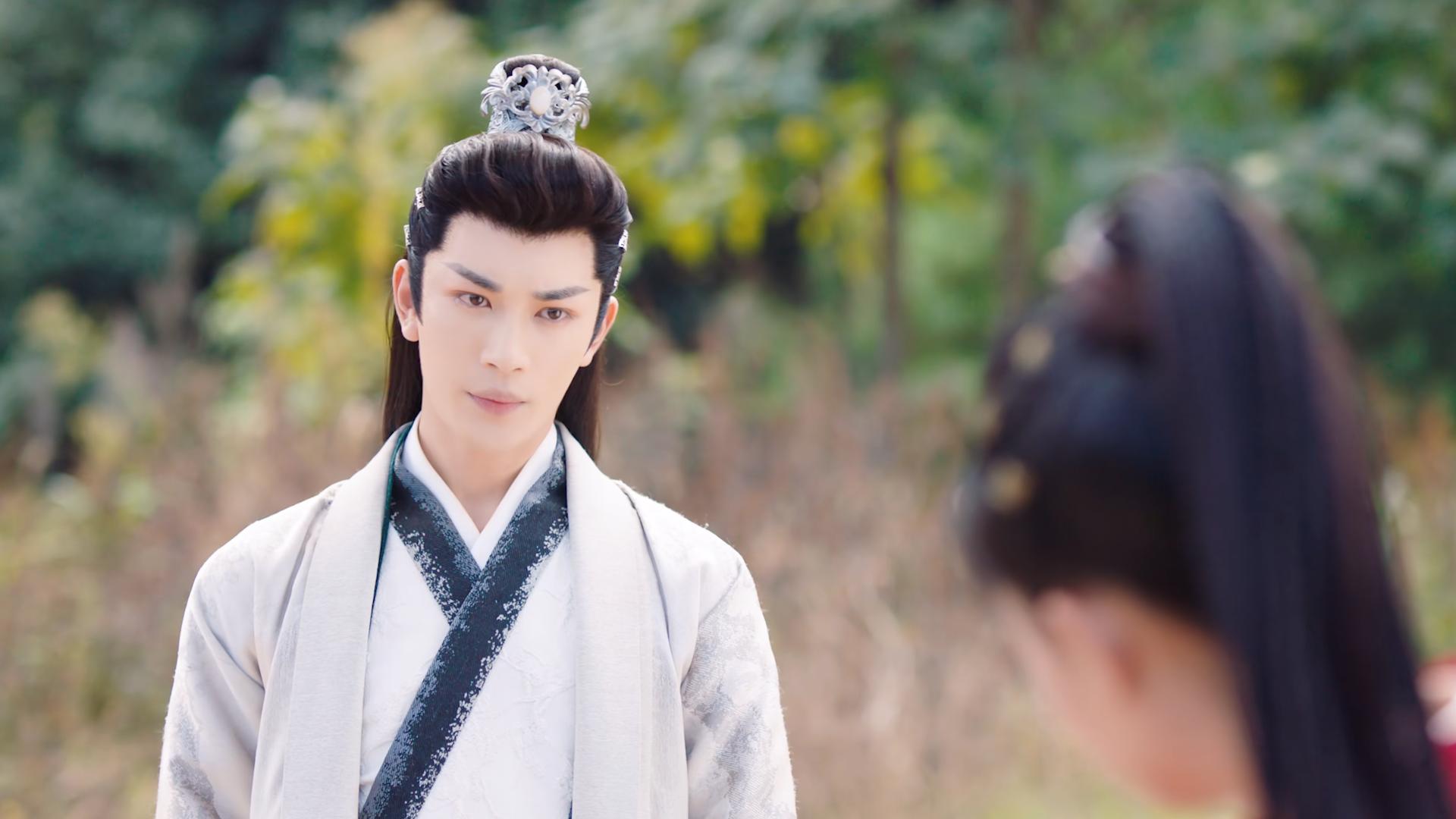 城主大人1：女子被迫穿男装当皇帝，成年后还被妃子追着要同房！