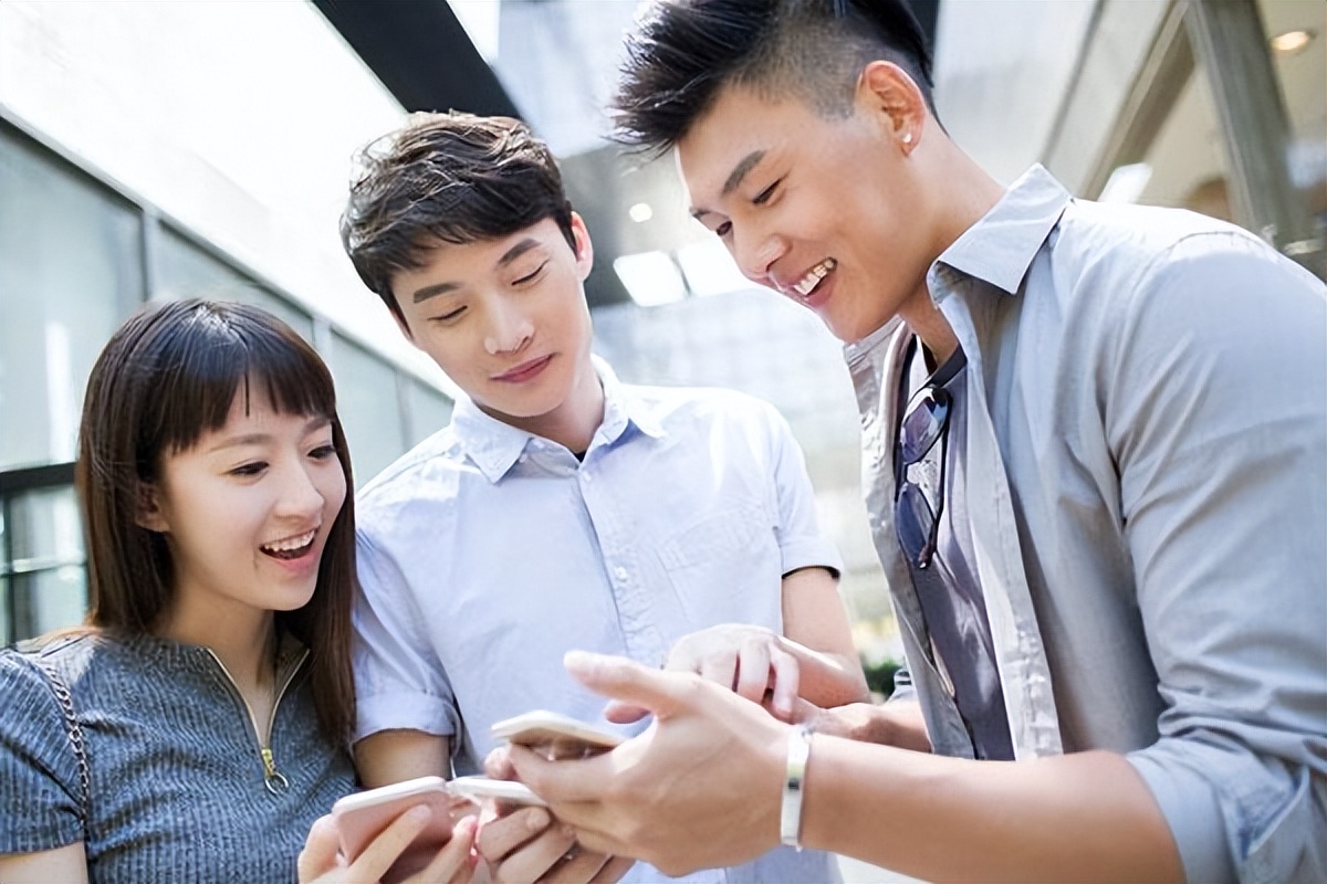 地摊日入9000？普工一年涨薪5元，年轻人逃离工厂是明智选择吗？