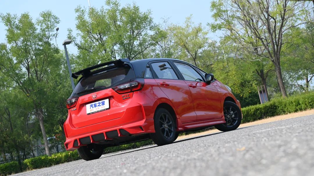 四代飞度大尾翼,新款飞度尾翼