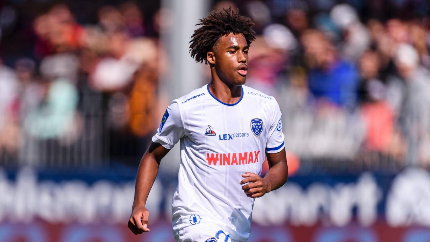 谁会成为下一个梅西,谁会成为第三代球王