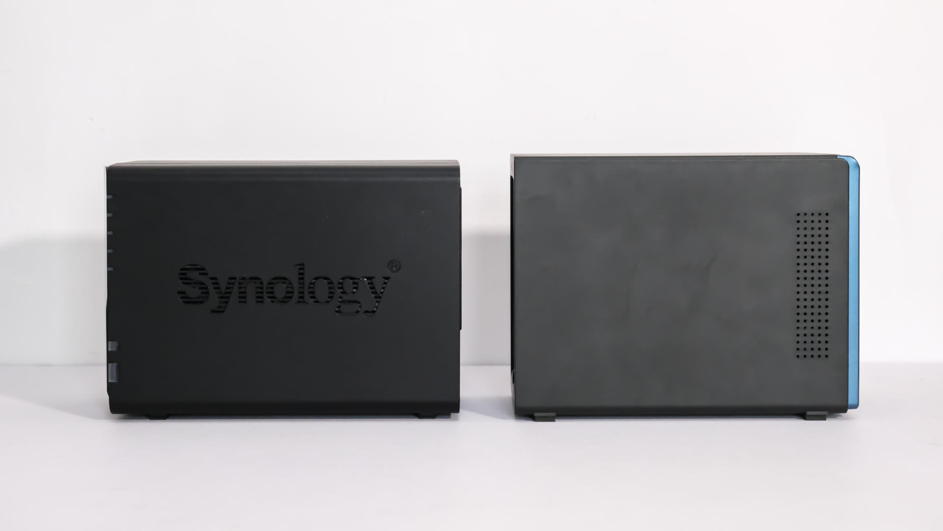 威联通和群晖后期哪个更省心,群晖ds920对比威联通d453