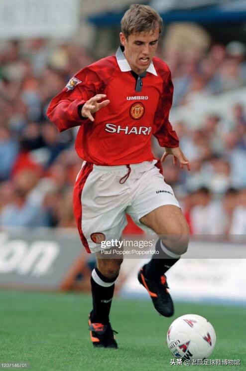 号称赞助过球王贝利拳王阿里的美国潮牌，靠曼联王朝92班昙花一现