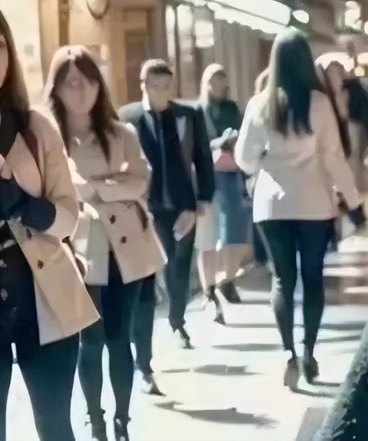 这组“长腿美女黑丝照”全网疯传！卖片的福利姬们要失业了……