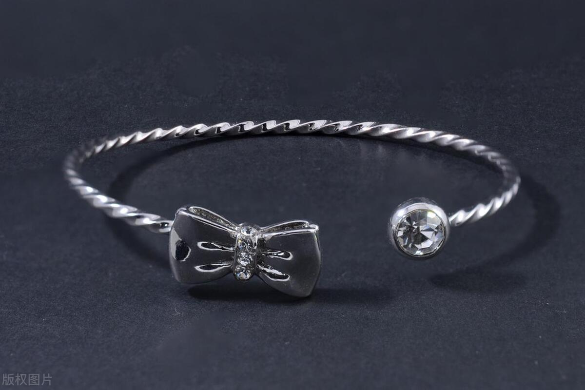 爱意满满情侣礼物送什么好,银手镯爱意