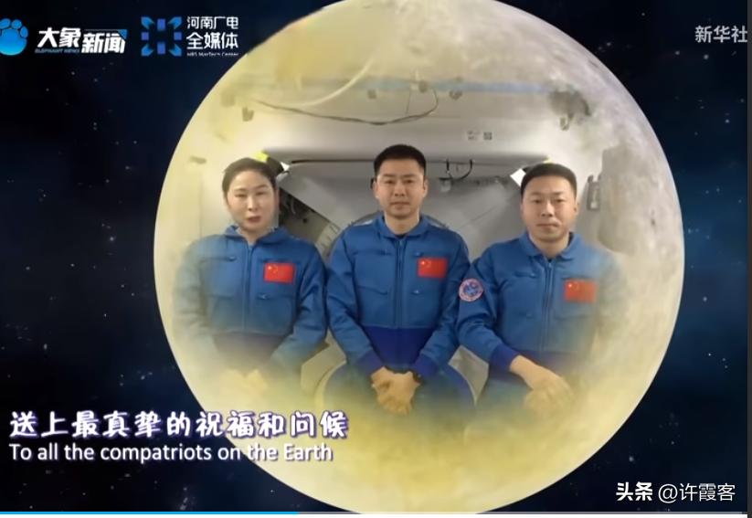 九死一生的阿波罗登月计划，实验中死亡三人，阿姆斯特朗差点牺牲