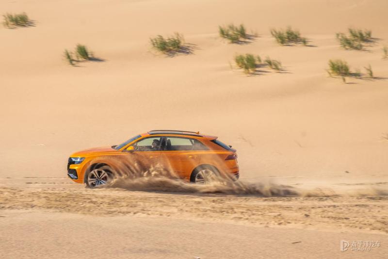 奥迪q8顶配最新款2023多少钱,奥迪rsq8顶配2023款冰雪运动