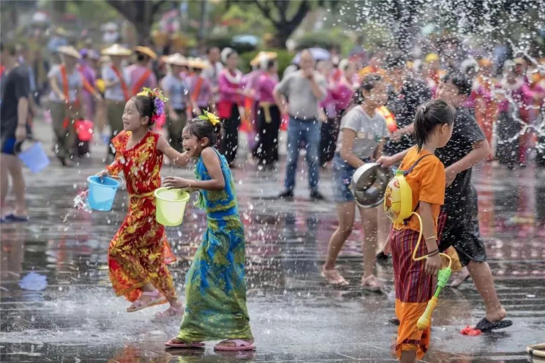 云南四月各地泼水节狂欢全攻略,2023年什么时候开始过泼水节