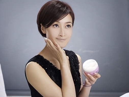 桃色新闻、数典忘祖、作风不良，这6位主持人被央视除名大快人心