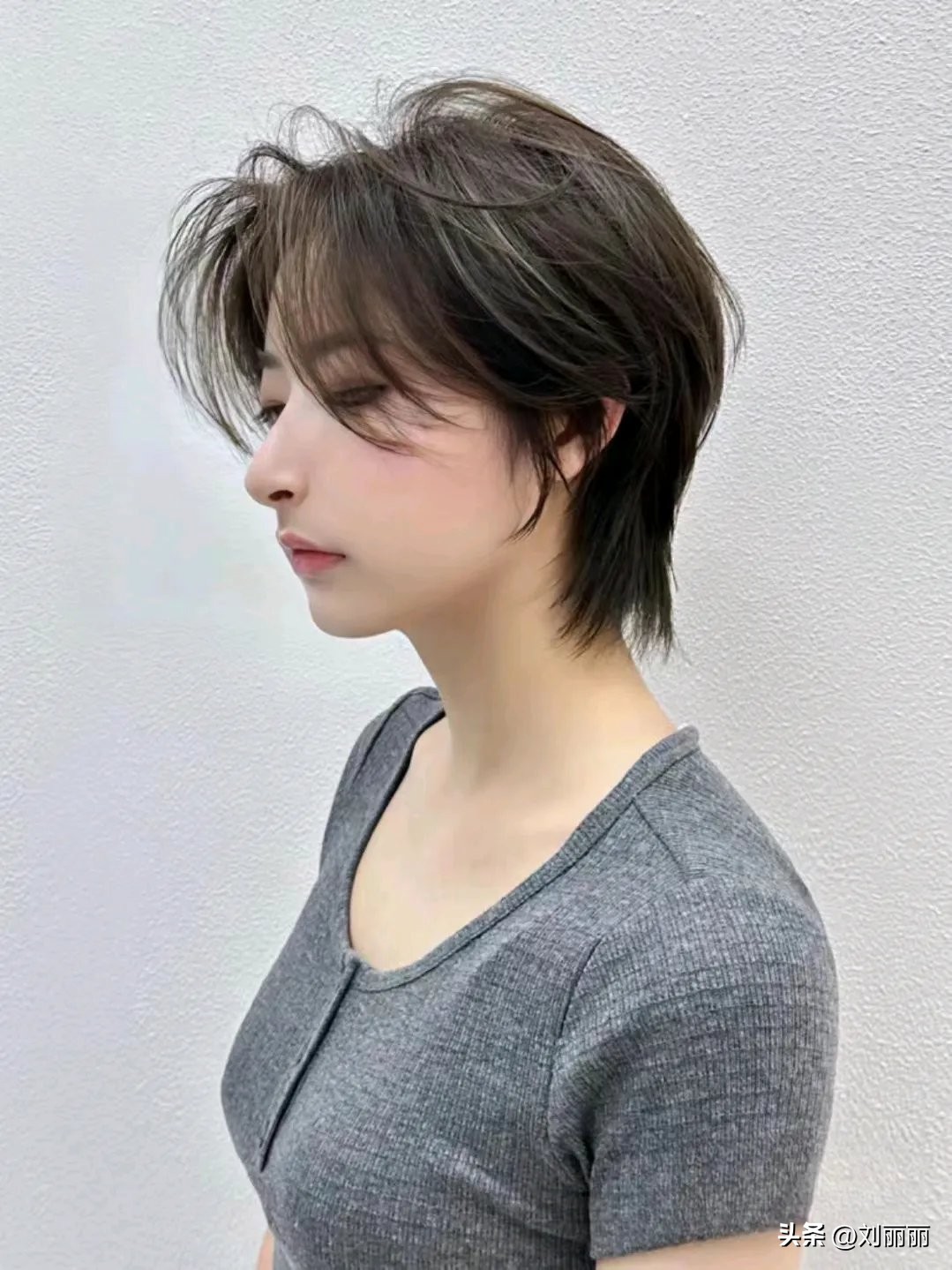 女孩子发型简单扎法10-14岁中短发,12-15岁学生适合的无刘海短发发型