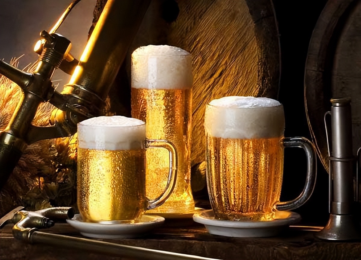 坚持30天每天喝一瓶啤酒会发生啥,每晚喝一瓶啤酒就睡觉有没有伤害