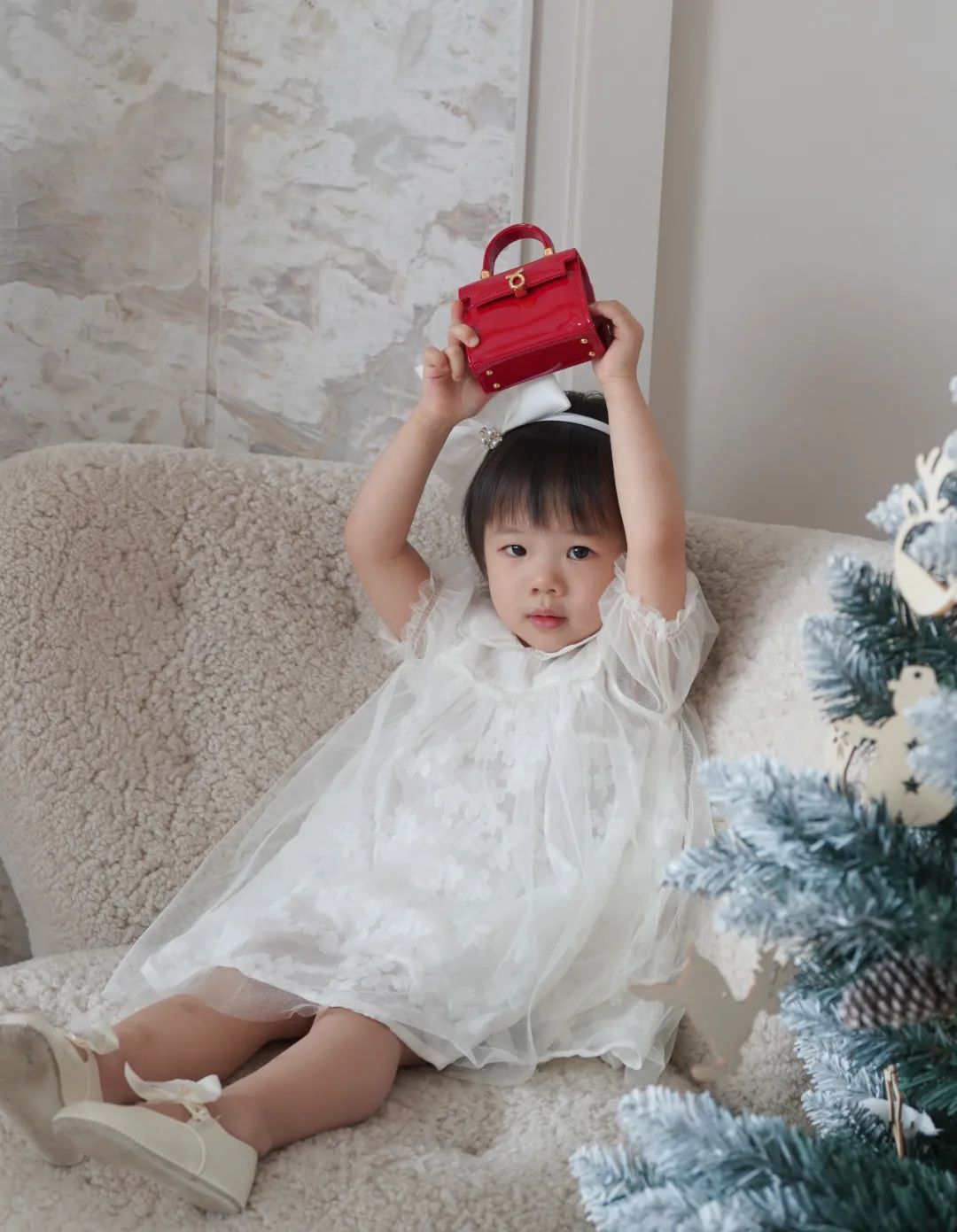 英国女王最喜欢的包包牌子,英国女王拿的包包价格