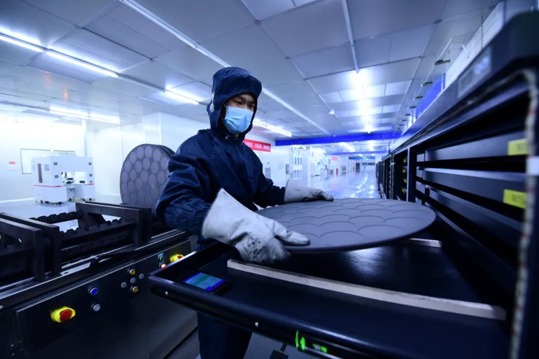 奋力勇攀高峰,奋力新跨越勇攀新高峰