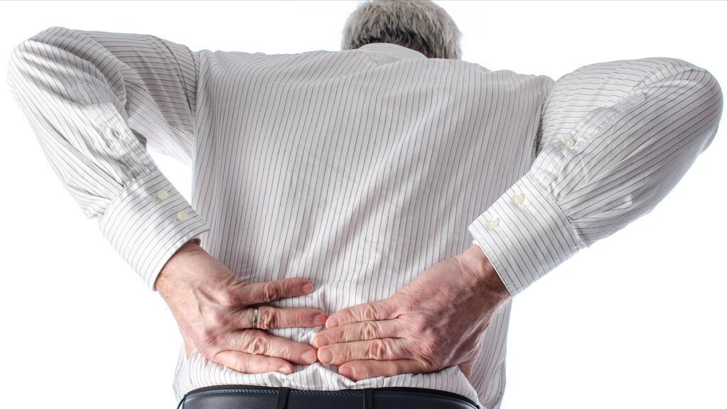 脊柱有钉能做磁共振吗,脊柱手术后有钢丝能照核磁共振吗