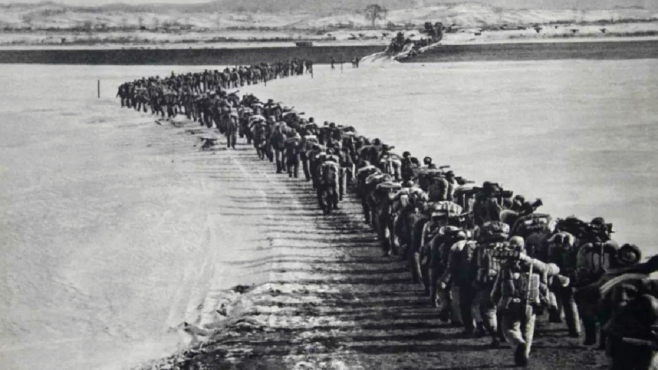 普京该向美国求和？早在70年前，彭德怀就说过向美国服软的后果