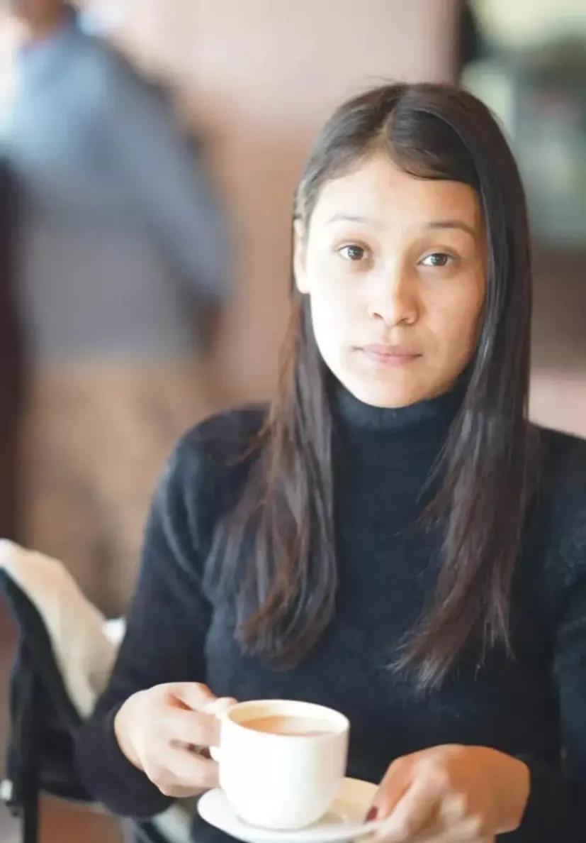 尼泊尔烧鸡的视频,尼泊尔媳妇烧鸡娜直播视频