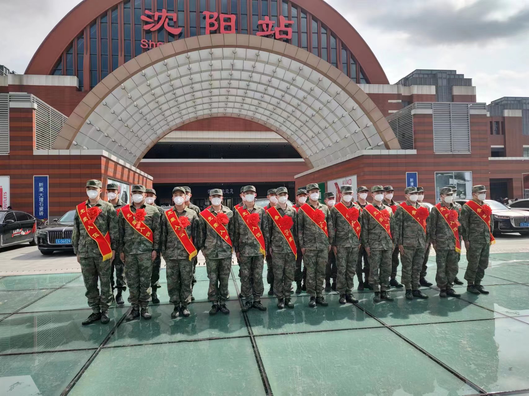 矢志从军报国绽放青*梦春**想辽宁省沈阳市2022年下半年新兵今日光荣启程奔赴军营