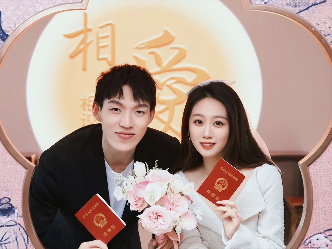 郭艾伦吴前赛后击掌,郭艾伦吴前赛后相拥