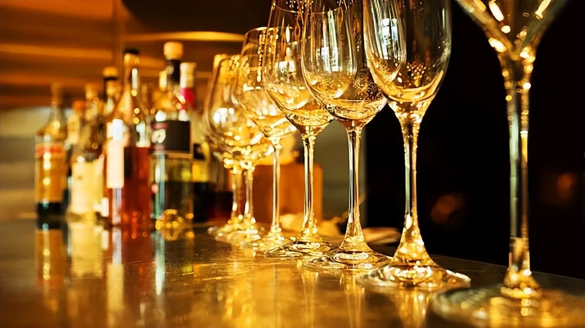 痛风喝什么水降尿酸效果好,痛风喝什么水能降尿酸