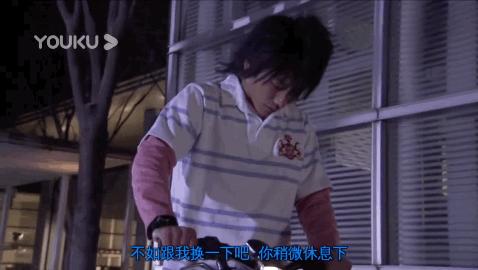 日本国宝级帅哥假面骑士,假面骑士救了人却被伤害