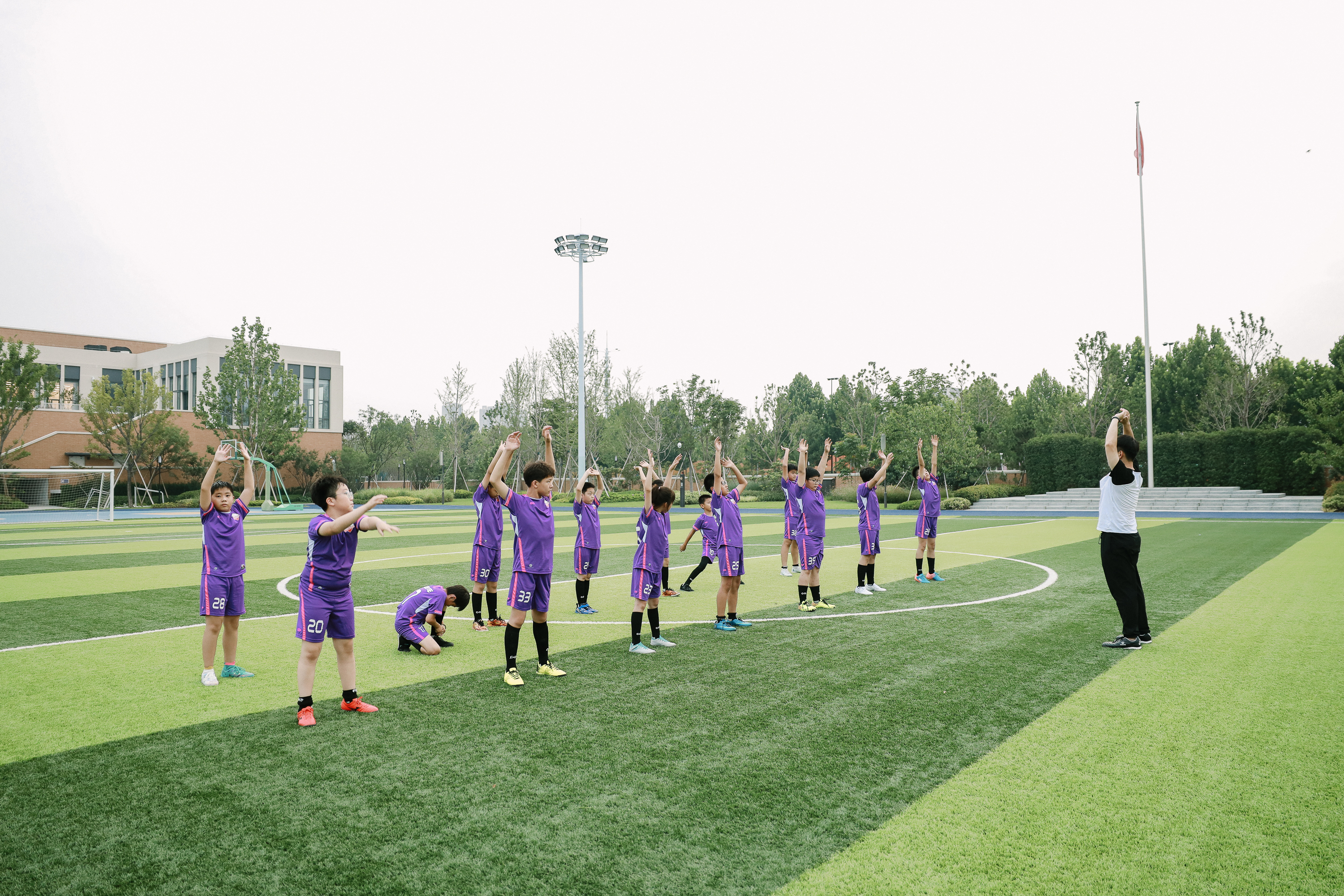 刚入足球队,刚入门踢球