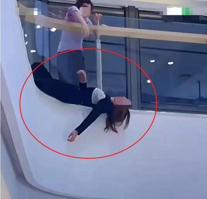 台州新闻女子跳楼死因,女子天台坠楼事件后续怎么了