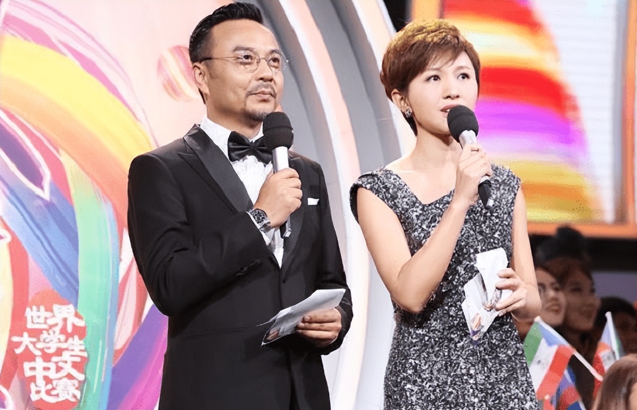 欧阳夏丹主持新闻联播康辉,陪伴欧阳夏丹