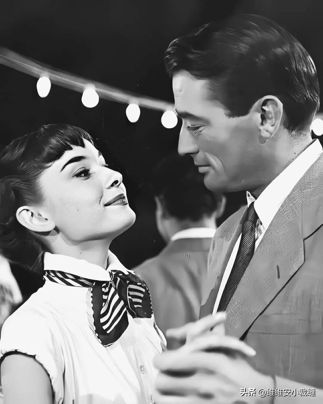 戴丝巾的女人有多时髦？从优雅女神到第一夫人，惊艳了整个时尚圈