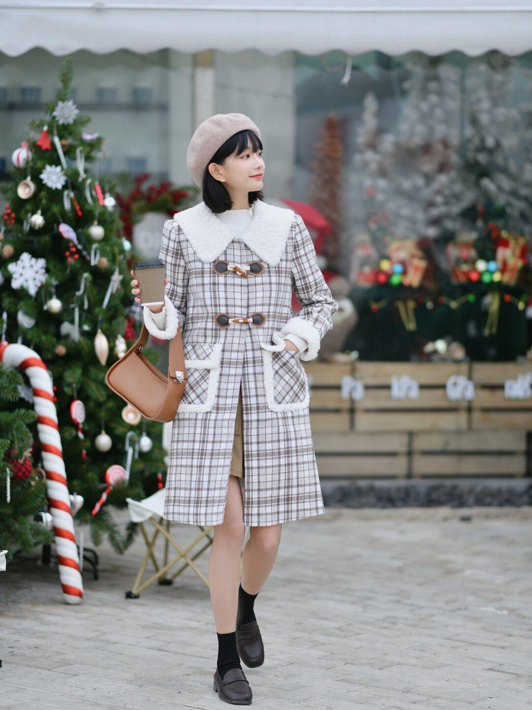 连帽格纹大衣怎么搭配好看,格纹呢大衣适合什么肤色的穿