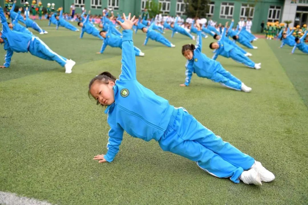 两千学生霸气登场的中杉金杉树体育节！泰酷辣！
