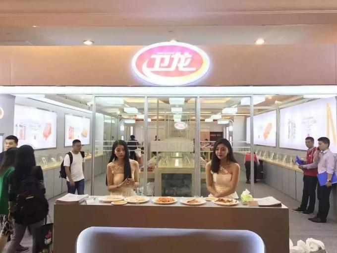 辣条变金条，刘卫平靠辣条赚的百亿身家，还给哥哥分得300多亿