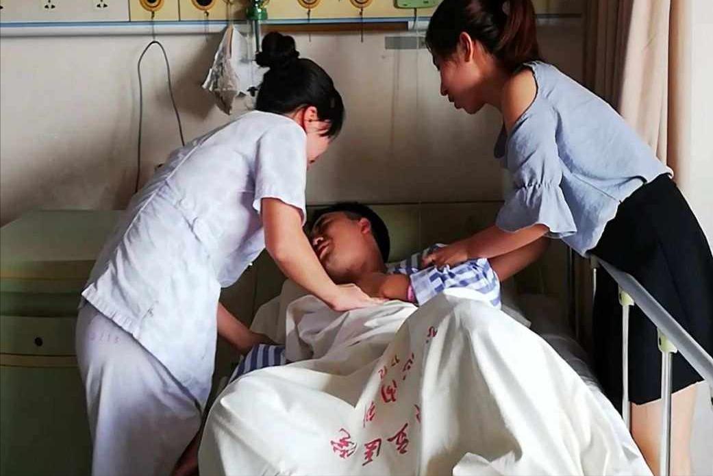 胸腔镜检查使用盐酸利多卡因疼吗,胸腔镜下手术并发症的处理原则