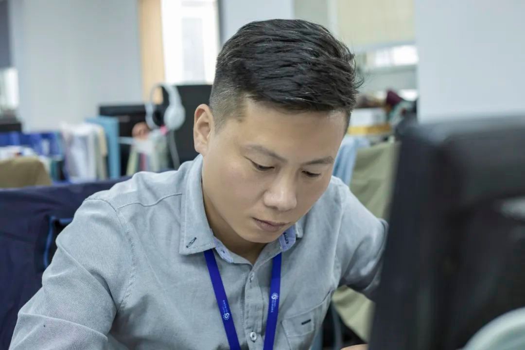 孩子刻板重复行为,孩子刻板动作