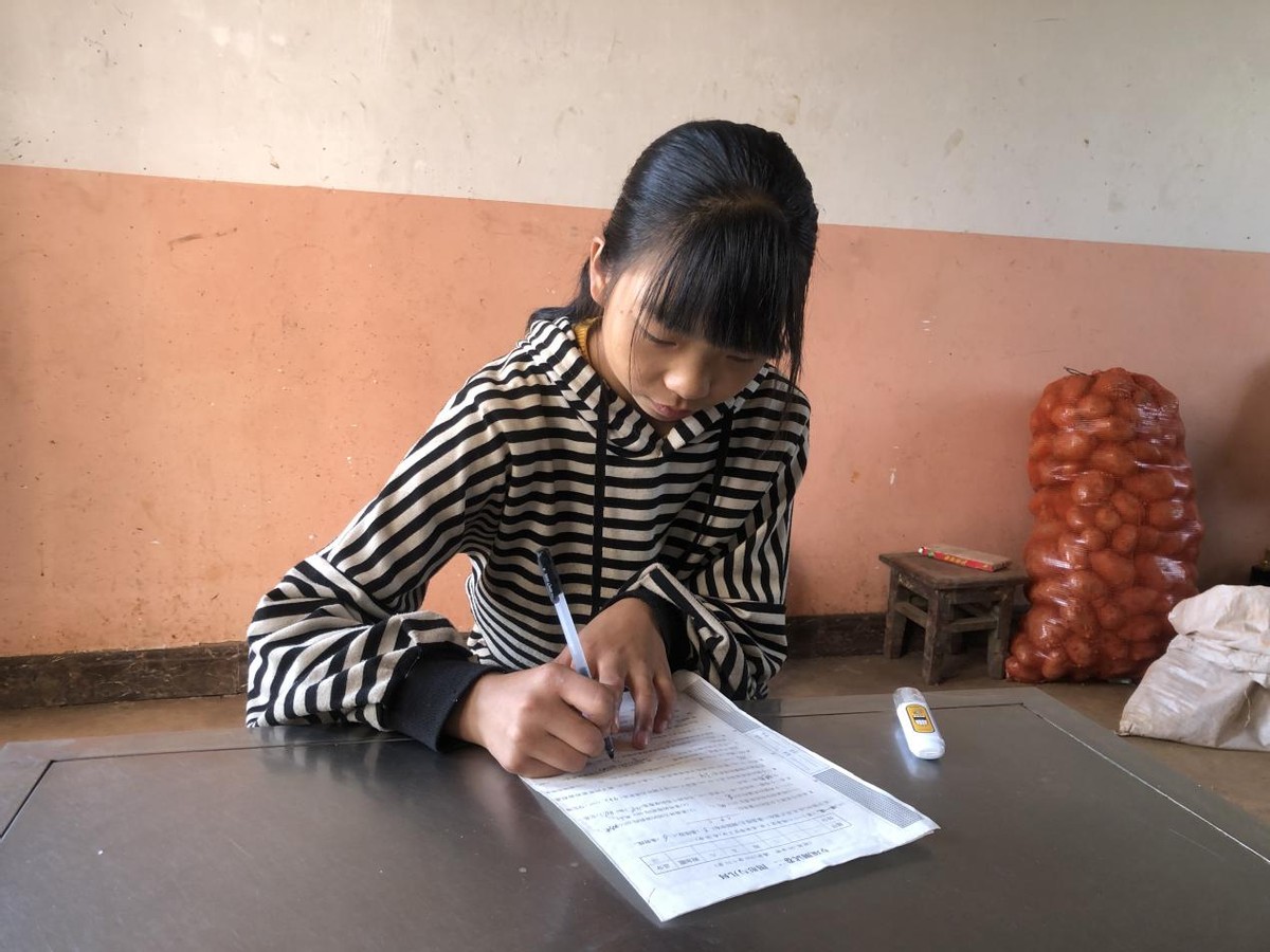 农村女孩被养母虐待,七岁留守女孩惨遭奶奶长期虐待