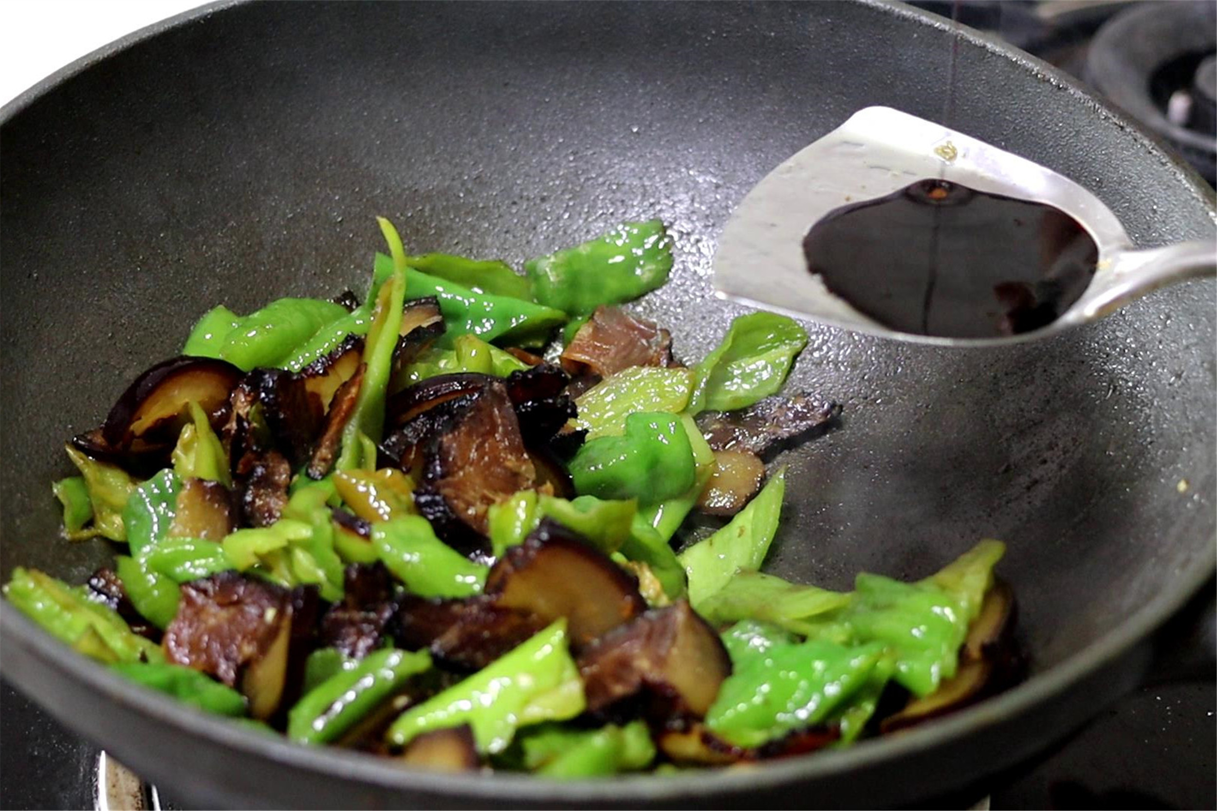 炒辣椒的火候,炒辣椒不糊诀窍