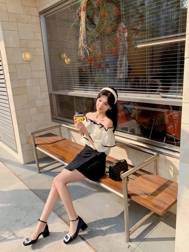 女孩子的天真无鞋在脚上