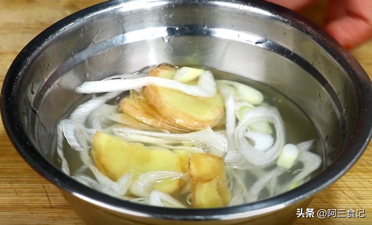 大虾新吃法比油焖清蒸好吃10倍,大虾的家常做法清蒸蒜蓉不辣