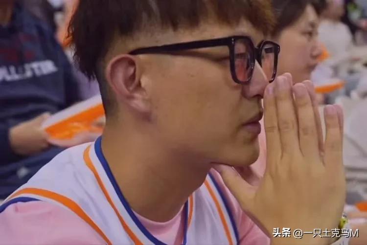 中国篮球和足球,把观众当傻子的篮球剧