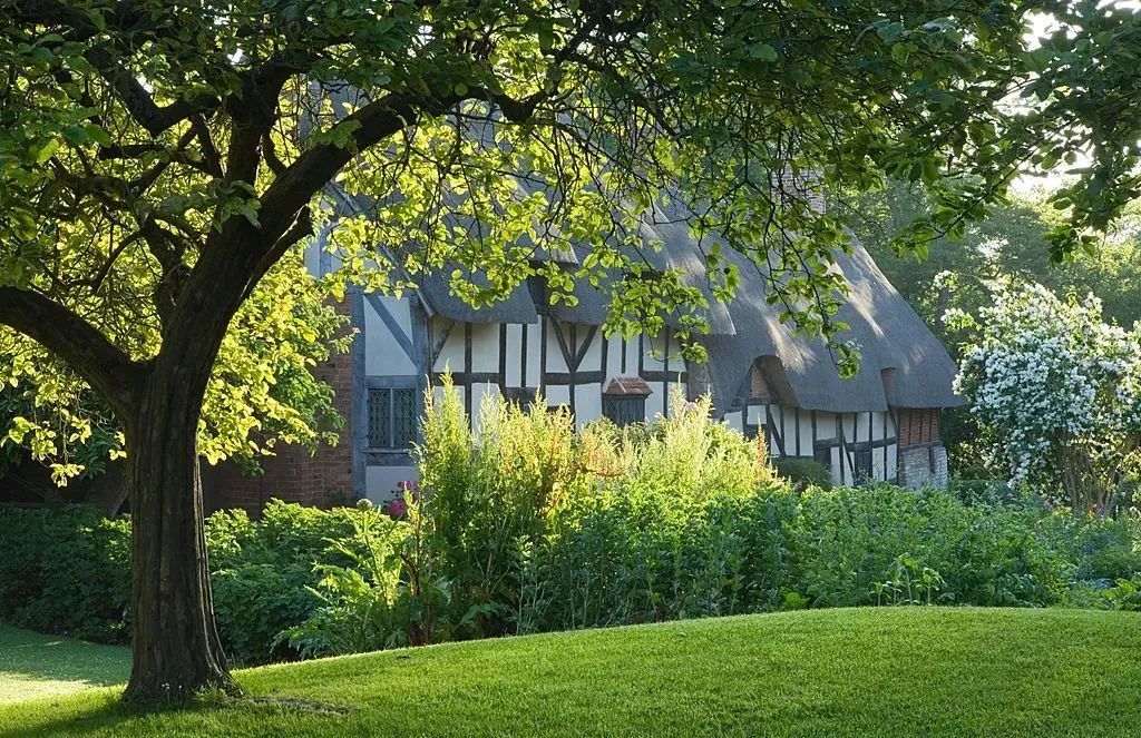 秋日漫步：英国私校美景巡礼，孩子们喜欢哪一所？