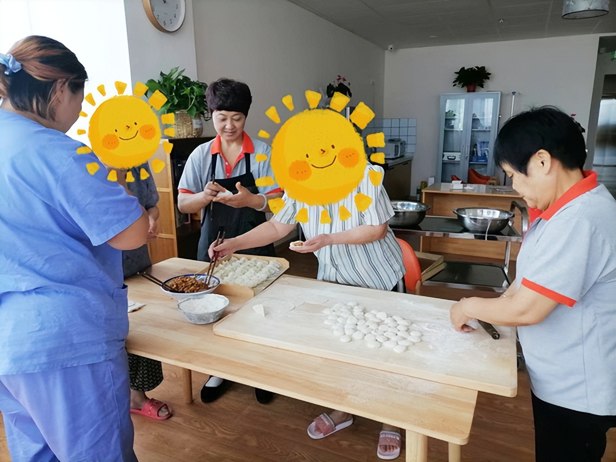 陶乐家养老丨共庆陶乐八周年，一碗生日面，情长岁安康