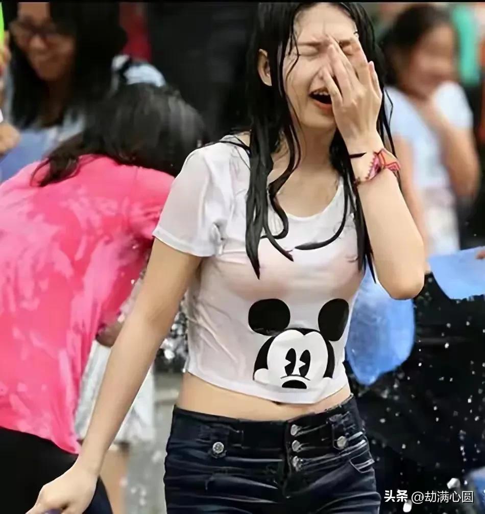 女孩遭*攻围**喷水甚至拉扯，“泼水节”变“流氓节”了？