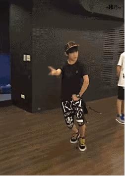 易烊千玺最初为什么被排挤,易烊千玺遭排挤