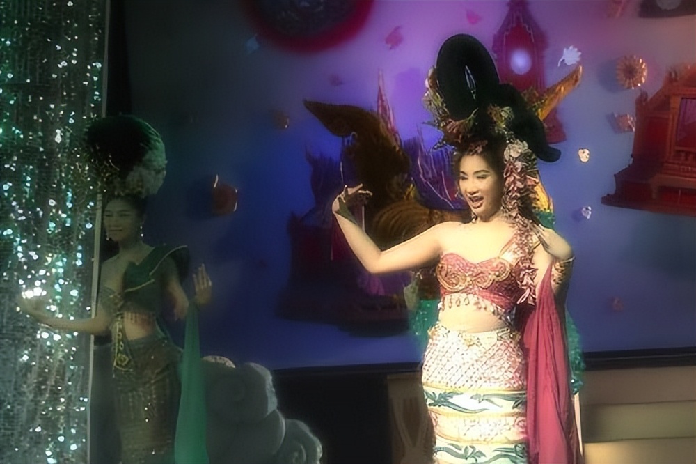 泰国人妖表面光鲜亮丽，实则承受沉重的代价，看完算是涨知识了！