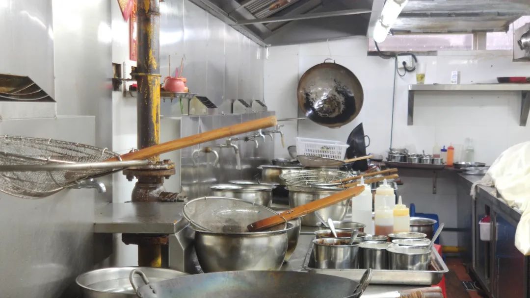 后厨的水龙头为啥不关,为啥后厨的水龙头一直开着