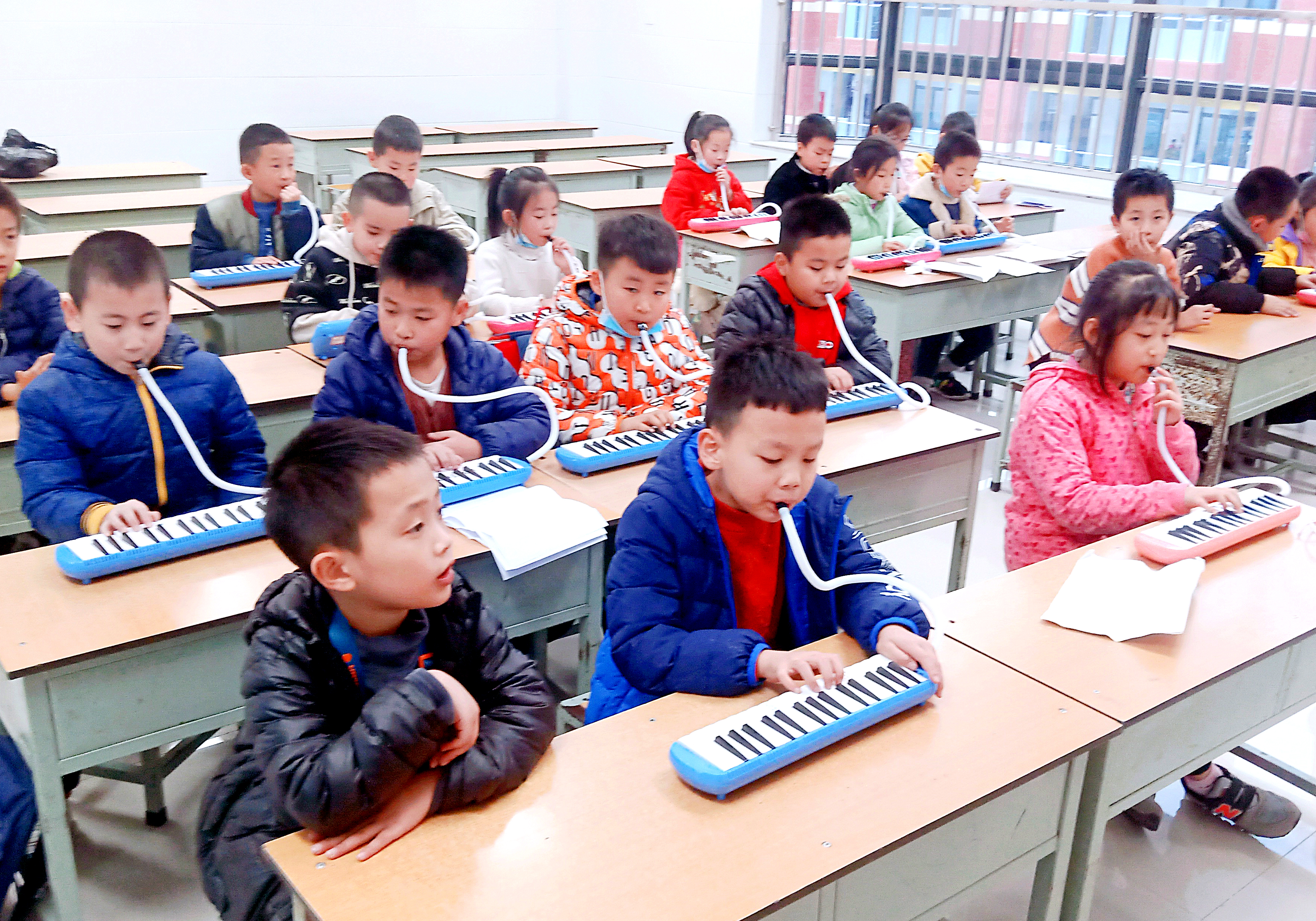 让校园成为师生幸福成长的乐园,让学校成为孩子幸福的乐园