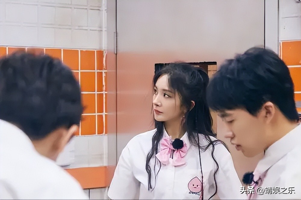 杨幂脸上的疤痕,杨幂左脸疤痕