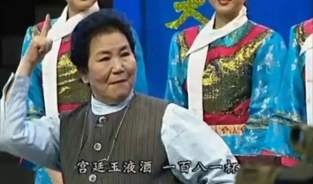 聚酯纤维浴袍卖988还不包邮，粉丝韭菜这么好割？